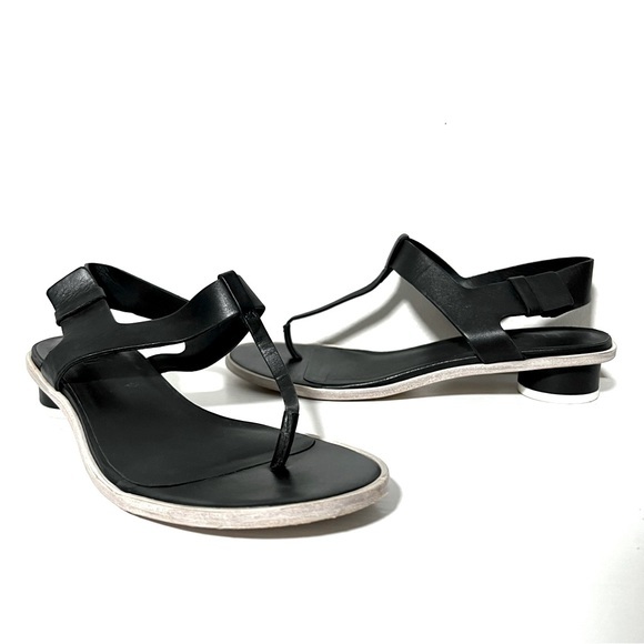 Tibi. Morgan. Round short heel thong sandals - Picture 2 of 4